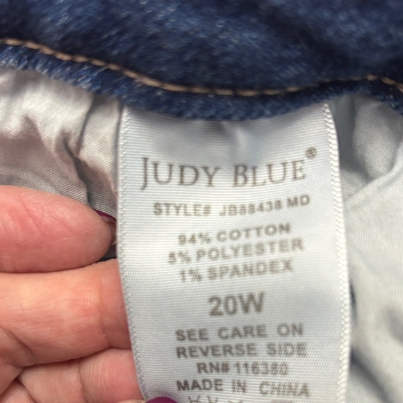 Judy blue Distressed Blue Jeans. Size 20 W. - Picture 6 of 7